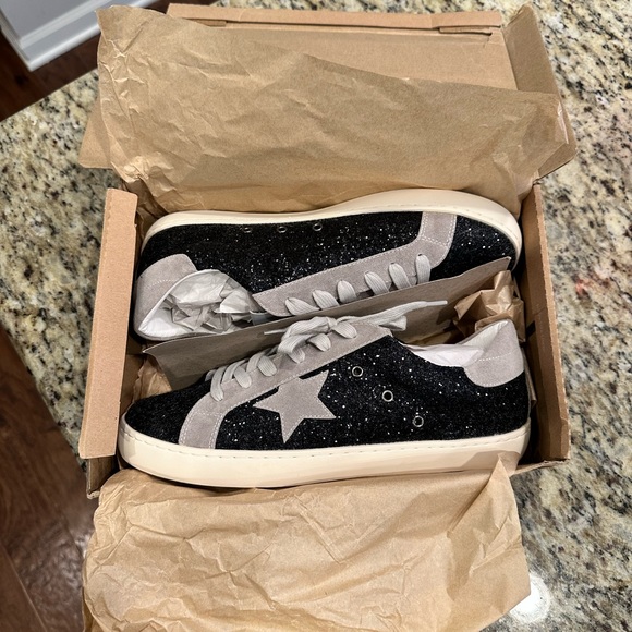 Brand New sneakers - Picture 3 of 7